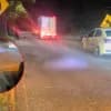Mujer murió tras violento accidente de motocicleta; un menor sobrevivió.