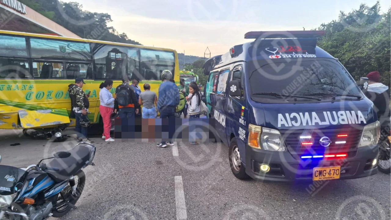 Motociclista falleció en choque con bus de servicio público en el norte