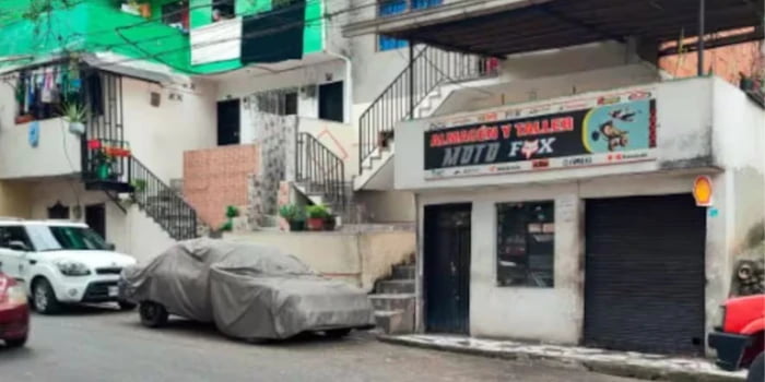 Mecánico fue asesinado de 15 disparos frente a su esposa, en su taller de motos