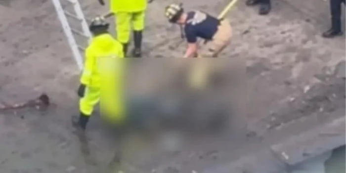 Apareció cuerpo flotando en misteriosas circunstancias en un caño