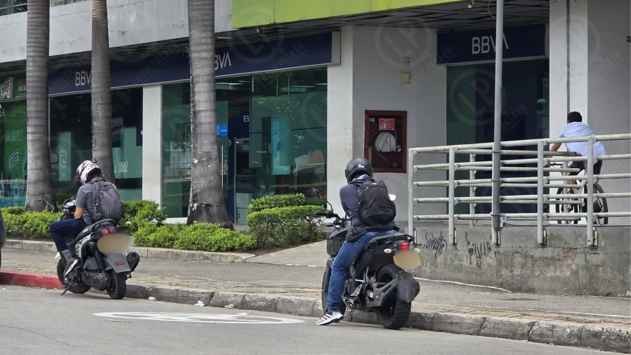 Tres ladrones armados atracaron banco en Piedecuesta