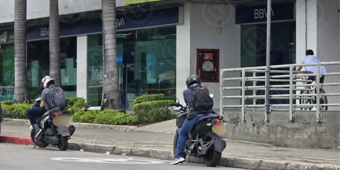 Tres ladrones armados atracaron banco en Piedecuesta