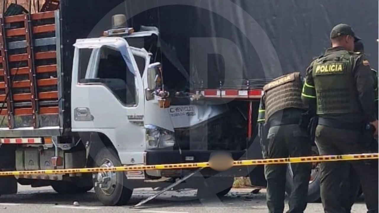 Choque entre turbo y camión dejó un muerto en la vía Lebrija