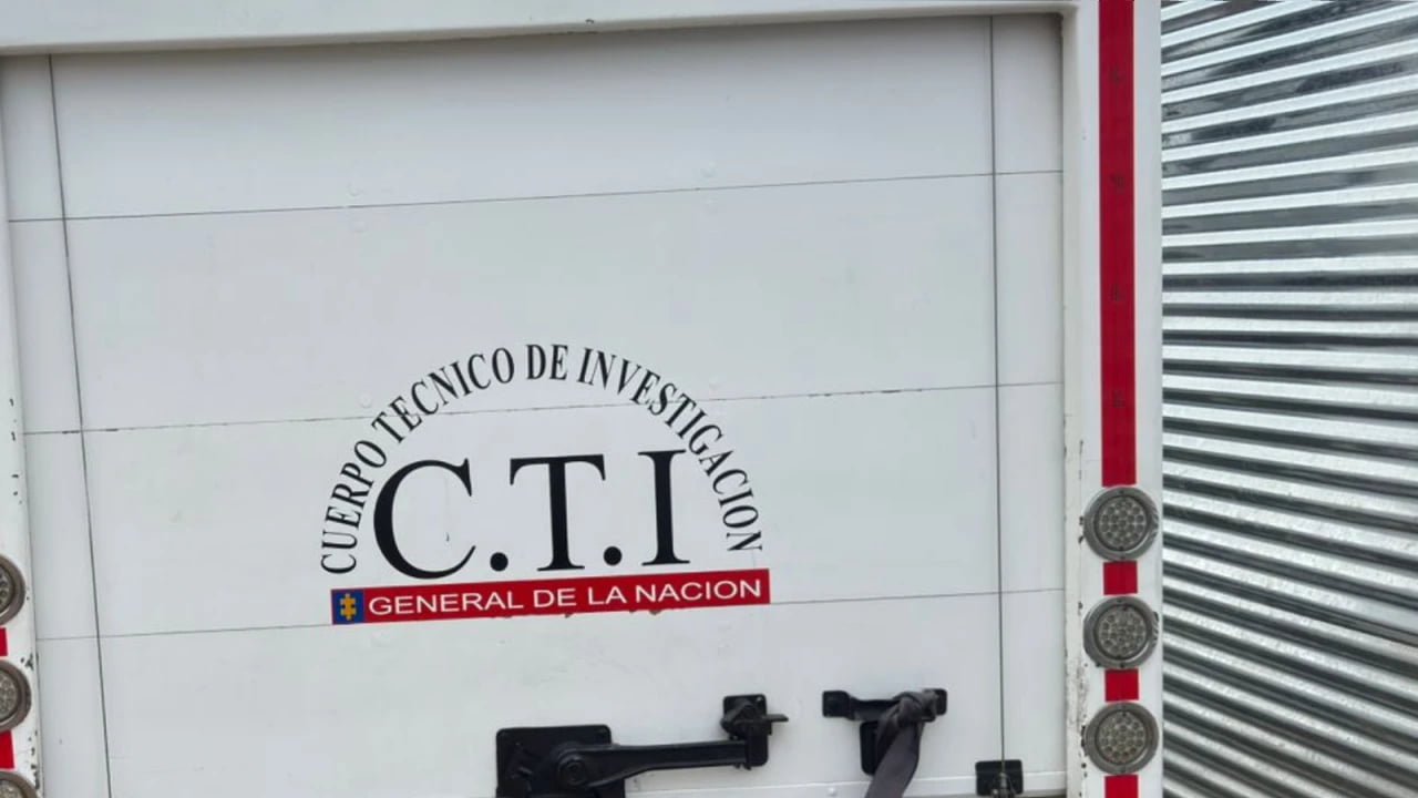 Hallan brazo humano envuelto con macabro mensaje en plena vía pública