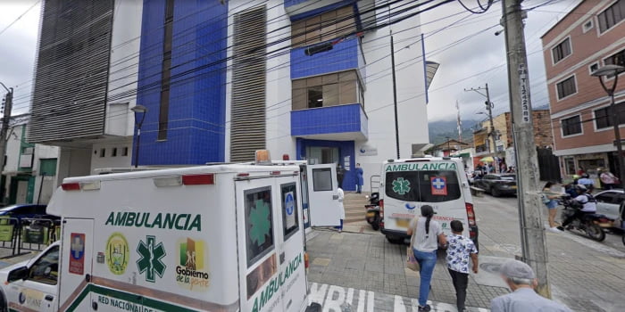 Reconocido cantante de cumbias es señalado de atacar con arma blanca a su pareja en la Cumbre