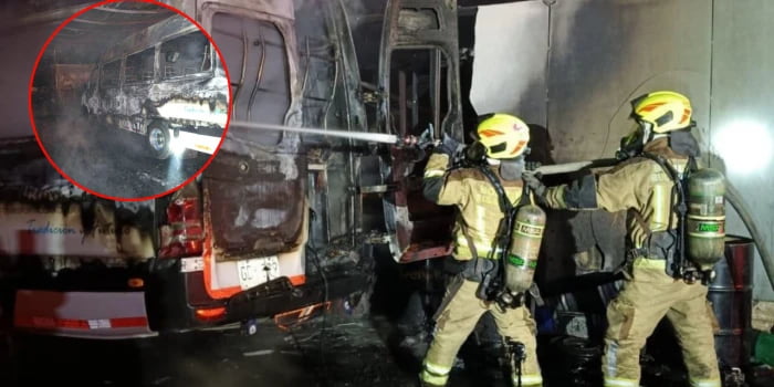 3 vehículos completamente calcinados, tras incendio en Lote Metropolitano