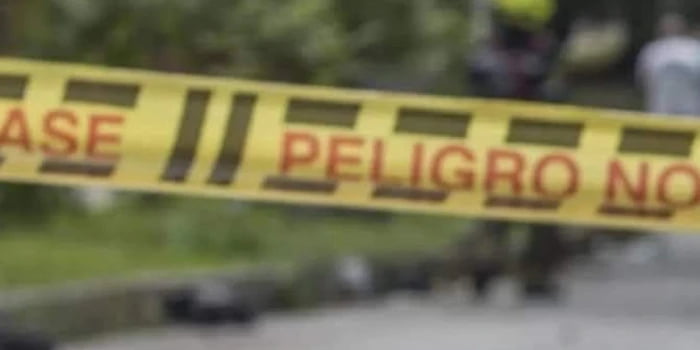 Tres personas asesinadas, incluyendo un menor. Otro adolescente resultó herido