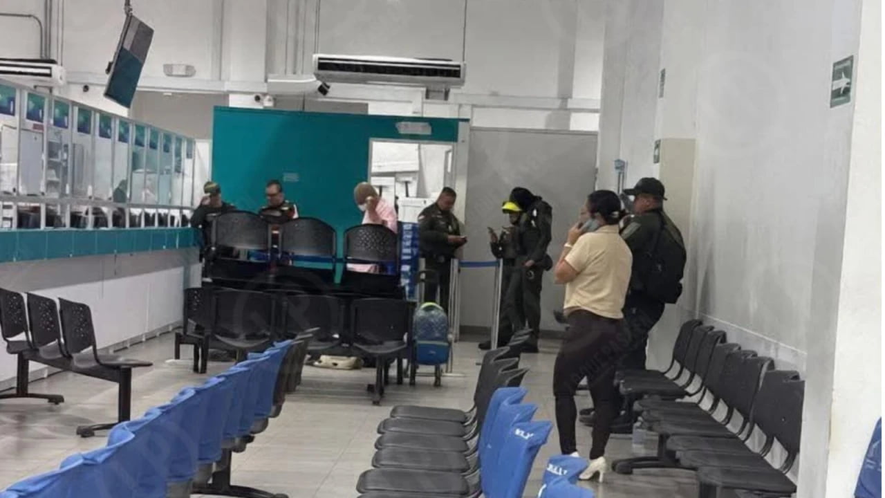 Adulta mayor murió al interior de dispensario mientras esperaba atención farmacéutica.