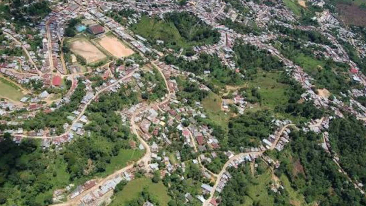 Tres personas murieron tras impacto de dron cargado con explosivos en una casa