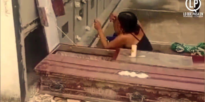 Indignación en Santander: mujer profanó tumba para “bañar” al difunto