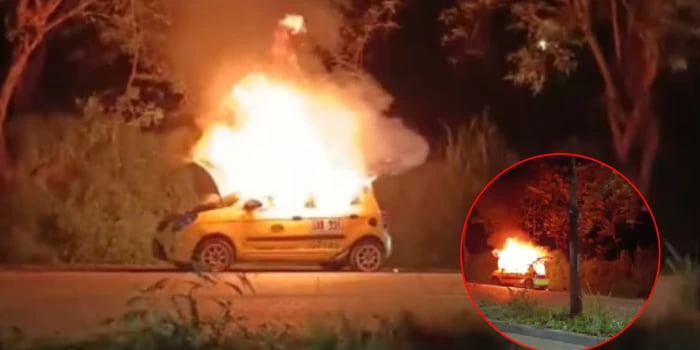 Video: Taxi se incendió en plena vía. El conductor escapó a tiempo