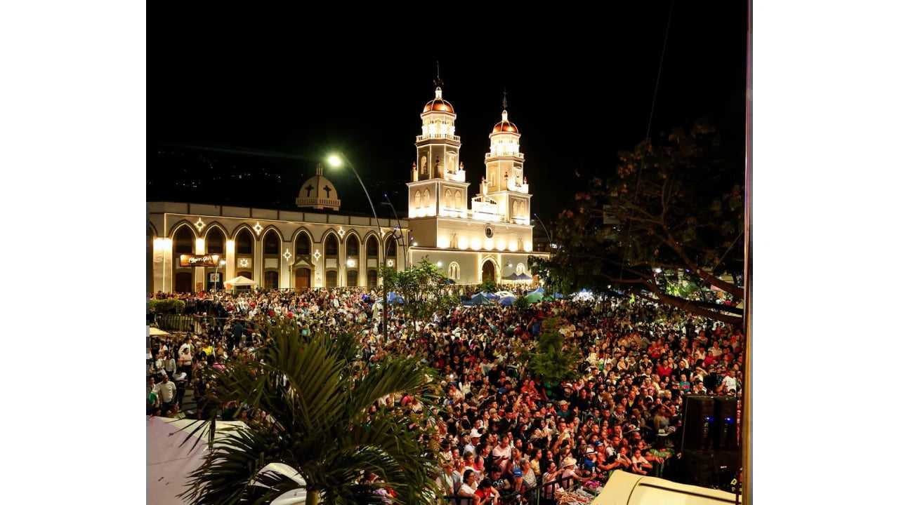 Heredero cerró con broche de oro la Gran Final del Festival de Música Campesina