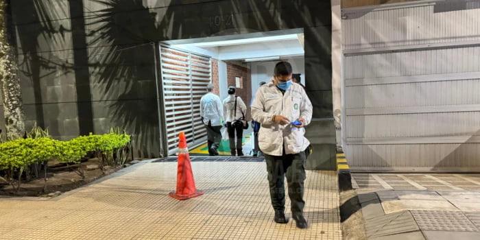 Autoridades investigan ataque con arma blanca contra una mujer; el agresor sería un conocido cantante de cumbias