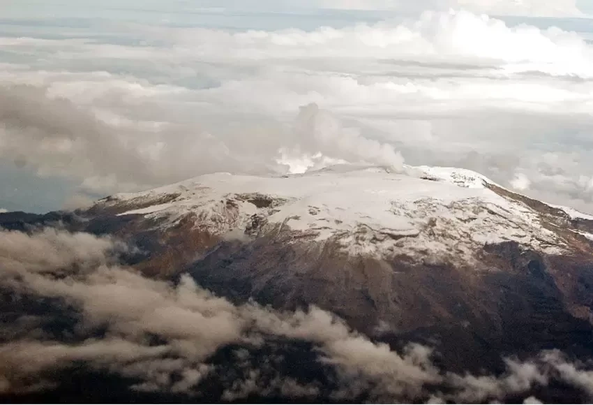 Más de 1.200 familias en riesgo por posible erupción del volcán del Nevado del Ruiz