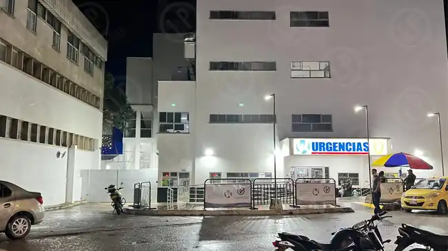 Tres vigilantes heridos y el coordinador de seguridad en estado delicado tras agresión de un paciente en el HUS